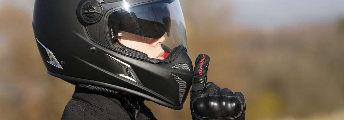 Comment choisir des gants de moto pour voyager